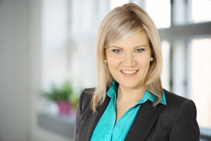 sofia_vikman_taustan_kanssa